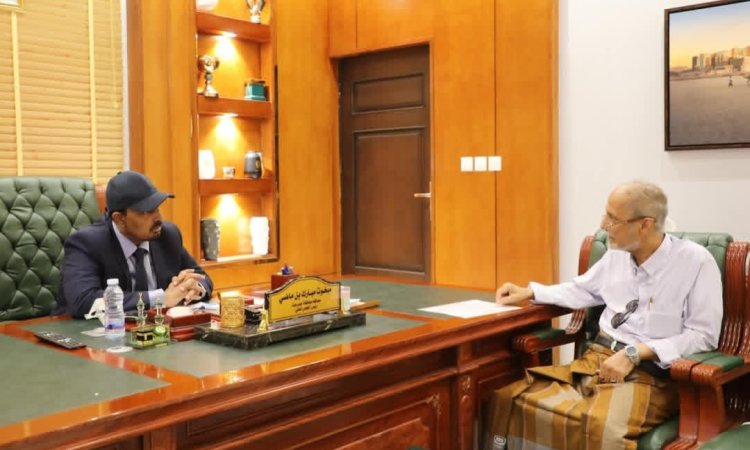 محافظ حضرموت يناقش تدخلات تجارة وصناعة حضرموت في ضبط اسعار السلع بالاسواق المحلية