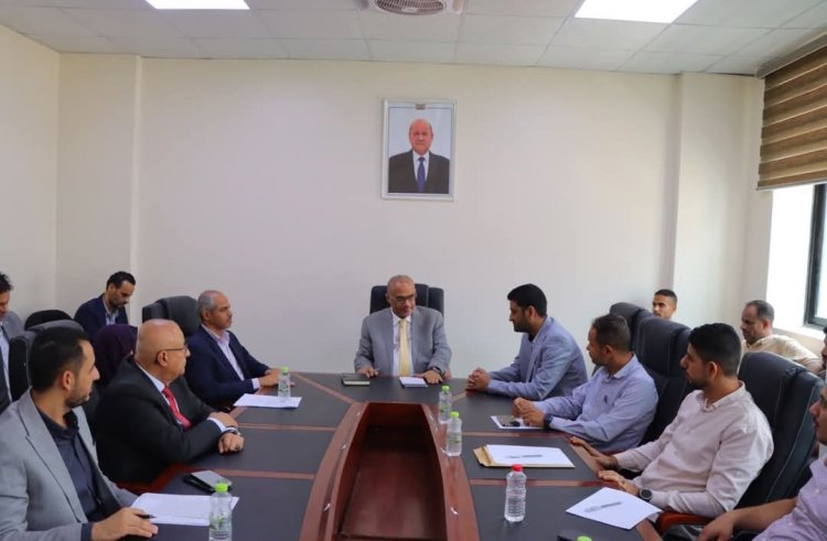 الوزير باذيب يدشن توسعة ومبيعات خدمة "عدن نت 4g" في عدن وأبين ولحج وحضرموت