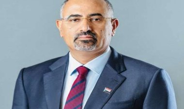 الرئيس الزُبيدي يُعزّي بوفاة التربوي القدير الأستاذ عبيد عليان