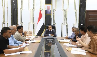 محافظ حضرموت يترأس اجتماعا للجنة المناقصات الرئيسية بالمحافظة