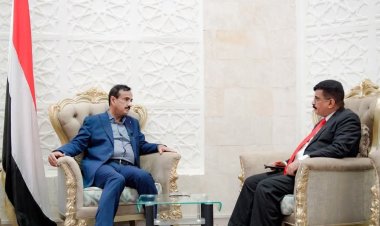 محافظ شبوة يعلن عن توجه السلطة المحلية لإنشاء ثلاث محطات كهربائية غازية لتعزيز استقرار القطاع الكهربائي