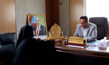 رئيس انتقالي لحج يثني على جهود مكتب محو الأمية