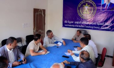 فريق التوجية والرقابة الرئاسي يعقد اجتماعًا مع قيادة منسقية الانتقالي في كلية التربية بشبوة