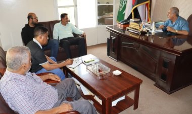 فريق التوجيه والرقابة الرئاسي يلتقي مدير مكتب الإعلام بساحل حضرموت