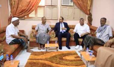 محافظ حضرموت وقائد المنطقة العسكرية الثانية ومدير عام الأمن يقدّمون واجب العزاء لأسرة فقيد الوطن العميد الركن سالم باشادي