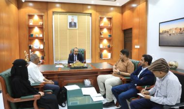 محافظ حضرموت يطلع على خطط مؤسسة دوعن العمارة الطينية لترميم معالم أثرية بالمحافظة