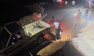 شبوة : تدفق قوي للسيول يؤدي إلى جرف ثلاث سيارات دون خسائر بشرية