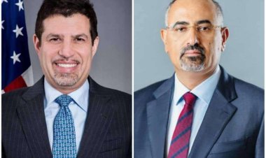 الرئيس الزُبيدي يبحث مع سفير الولايات المتحدة سُبل دعم مسار الإصلاحات والتعافي الاقتصادي