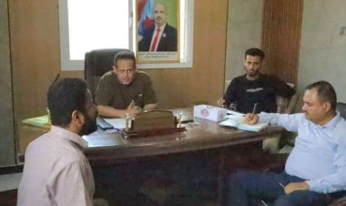 رئيس تنفيذية انتقالي لحج يناقش مع أعضاء جمعية المكفوفين احتياجاتهم وتطلعاتهم