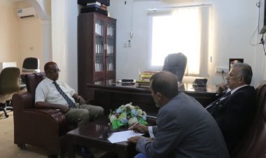 فريق التوجيه والرقابة الرئاسي يزور مكتب الصحة بالمهرة ويطلع على الخدمات المقدمة للمواطنين