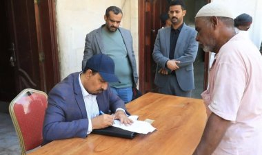 محافظ حضرموت يطلع على احتياجات المواطنين ويوجه بتسهيل متطلباتهم