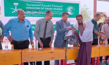مركز الملك سلمان يدشن توزيع المستلزمات التعليمية للطلاب النازحين والمجتمع المضيف بأبين