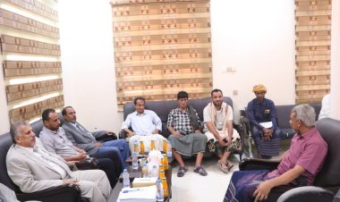 فريق التوجيه والرقابة الرئاسي يلتقي إدارة المؤسسة العامة للكهرباء بمحافظة المهرة