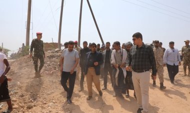 محافظ حضرموت يدشن العمل في طريق قصيعر عسد الجبل ويتفقد مستشفى الريدة الشرقية