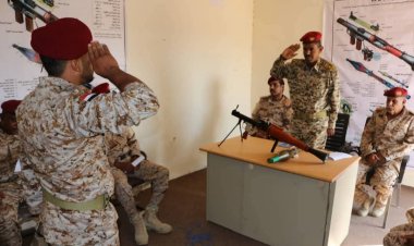 العميد "الذيباني" يفتتح دورة سلاح القاذفة الصاروخية الآر بي جي ٧ التخصصية بمعسكر الجبال السود في "لبنة بارشيد"