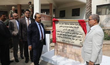 محافظ حضرموت يضع حجر الأساس للمرحلة الأولى لمشروع التوسعة لكلية الطب بجامعة حضرموت ويدشن الدراسة للعام الجامعي الجديد