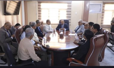 محافظ حضرموت يناقش الأوضاع العامة لجامعة حضرموت والطموحات المستقبلية