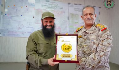 الأكاديمية العسكرية العليا تُكرم العميد الوالي بدرع الدرجة الأولى تقديرًا لجهوده الأمنية المتميزة