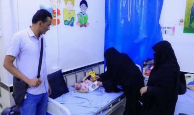 انتقالي شبوة يتفقد قسم الأطفال في مستشفى شبوة العام للأمومة والطفولة بمدينة عتق