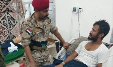 العميد المعكر يتفقد جرحى اللواء السادس دعم وإسناد في مستشفى عبود العسكري بالعاصمة عدن.