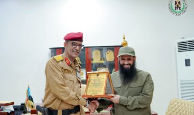 بتوجيهات الرئيس الزبيدي.. تكريم القيادة العامة لقوات الحزام الأمني على مواقفهم الإنسانية والوطنية