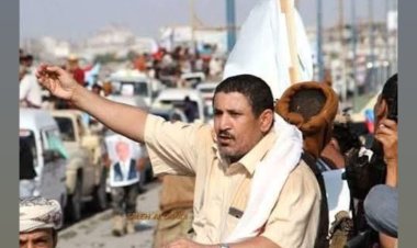 رئيس تنفيذية انتقالي شبوة يعزِّي في وفاة المناضل والقيادي في المقاومة الجنوبية أديب العيسي