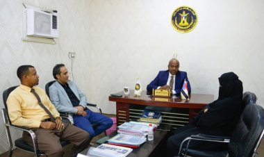 الخليفي يطلع على سير عمل إدارتي التعليم والشباب والرياضة بانتقالي حضرموت