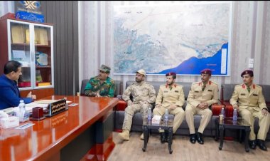 محافظ شبوة يستقبل خريجي كلية زايد للعلوم العسكرية ويُشدد على أهمية بناء الكوادر العسكرية ويطالب بإنشاء كلية بحرية في المحافظة