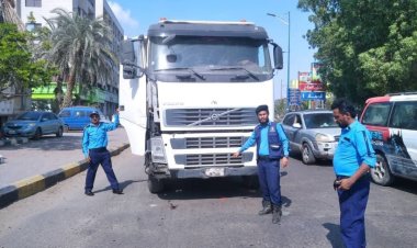 شرطة السير بعدن تدشّن حملة صارمة ضد المركبات المخالفة ضمن حملة شرطة السير الجديدة.