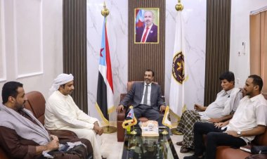 فريق التوجيه والرقابة الرئاسي يناقش مع الشيخ بريك صمودة أوضاع المناطق الشمالية الغربية بمحافظة المهرة