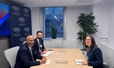 الرئيس الزُبيدي يلتقي مديرة مبادرات الشرق الأوسط بالمنتدى الاقتصادي العالمي