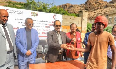 محافظ حضرموت يدشّن مشروع تحسين سبل العيش ودعم الصيادين بمدينة بروم