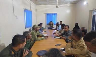 مدير أمن الشحر يترأس اجتماعًا موسعًا لمناقشة الحالة الأمنية في المديرية