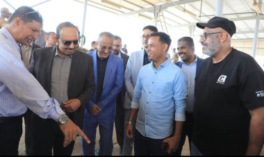 محافظ حضرموت يتفقد منشأة غاز بروم ويؤكد على أهمية تطوير قدراتها الإنتاجية والخزنية