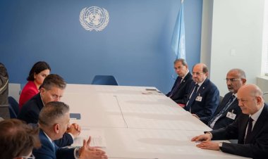 الرئيس الزُبيدي يلتقي ضمن وفد مجلس القيادة وزير الخارجية الألماني ووكيل الأمين العام للأمم المتحدة للشؤون الإنسانية