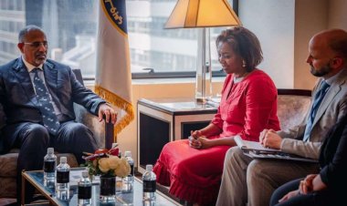 الرئيس الزُبيدي يبحث مع مسؤولة رفيعة في برنامج الأغذية العالمي سُبل تعزيز المساعدات الإنسانية لبلادنا