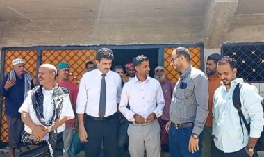 وكيل وزارة الشباب والرياضة يطلع على سير العمل ويشرف على تسليم عشب ملعب الصمود بالضالع