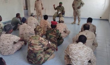 التوجية المعنوي بخفر السواحل بحضرموت يرسّخ قيم الأنضباط العسكري بمحاضرة توعوية لمنتسبي موقع بقشان بقطاع الشحر