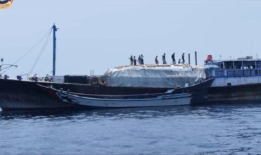 خفر السواحل يوقف مهاجرين غير شرعيين ويضبط شحنة سماد مهربة