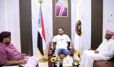 فريق التوجيه والرقابة الرئاسي يناقش تطوير العمل التنظيمي وتكثيف الأنشطة الشبابية بالمهرة