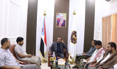 فريق التوجيه الرئاسي بالمهرة يبحث مع مركز اللغة المهرية جهود تعزيز اللغة وإحياء يومها السنوي