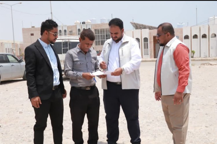 والذي يحتوي على بنك للدم ووحدة عطاء للعلاج الكيميائي ومعهد صحي ـ تسليم موقع مشروع المرحومة دلال المعجل الصحي بالشحر