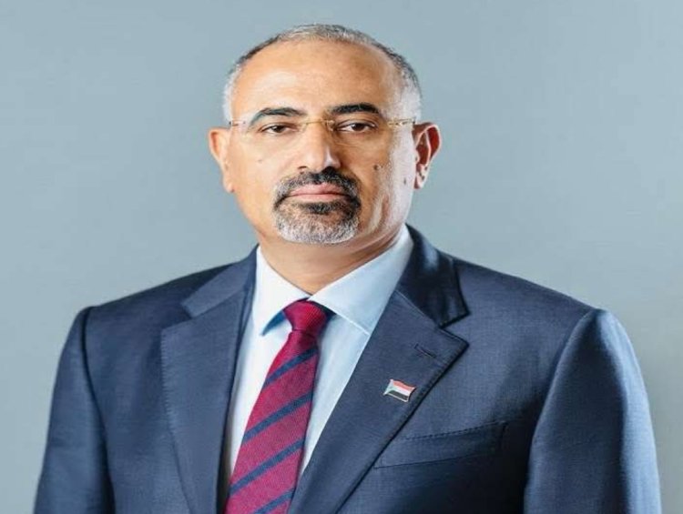 الرئيس الزُبيدي يُعزّي بوفاة التربوي القدير الأستاذ عبيد عليان