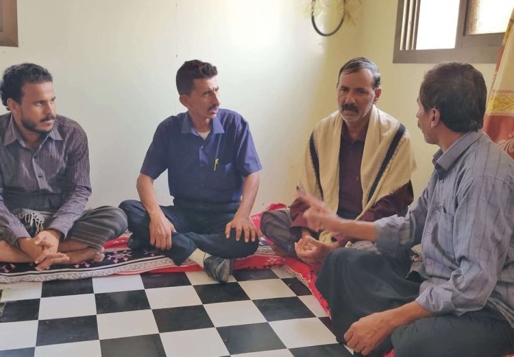 انتقالي شبوة يتفقد عددًا من أسر الشهداء والجرحى وذوي الاحتياجات الخاصة بالمحافظة