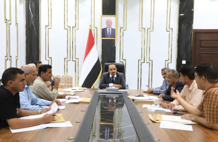 محافظ حضرموت يترأس اجتماعا للجنة المناقصات الرئيسية بالمحافظة