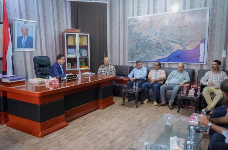 محافظ شبوة يناقش الاستعدادات النهائية لتشغيل مطار عتق الدولي والخطط القادمة لاستئناف الرحلات الجوية