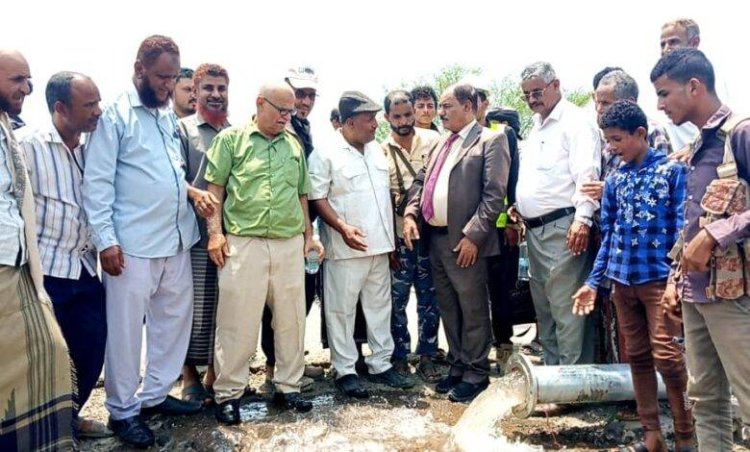 محافظ الضالع يتفقد سير العمل لمشروع المياه في منطقة حجر