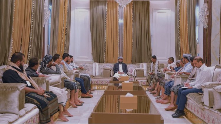 المحرّمي يعقد لقاءً بأسرة المختطف "عشال" وعدد من وجهاء الجعادنة لمناقشة مستجدات القضية