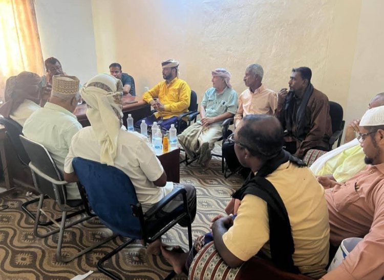 انتقالي الشحر يعقد لقاءً مشتركاً مع مكتب التجارة والصناعة بالمديرية