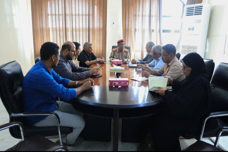 فريق التوجيه والرقابة الرئاسي يعقد لقاءً مشتركًا مع قائد المنطقة العسكرية الثانية ومدير أمن ساحل حضرموت